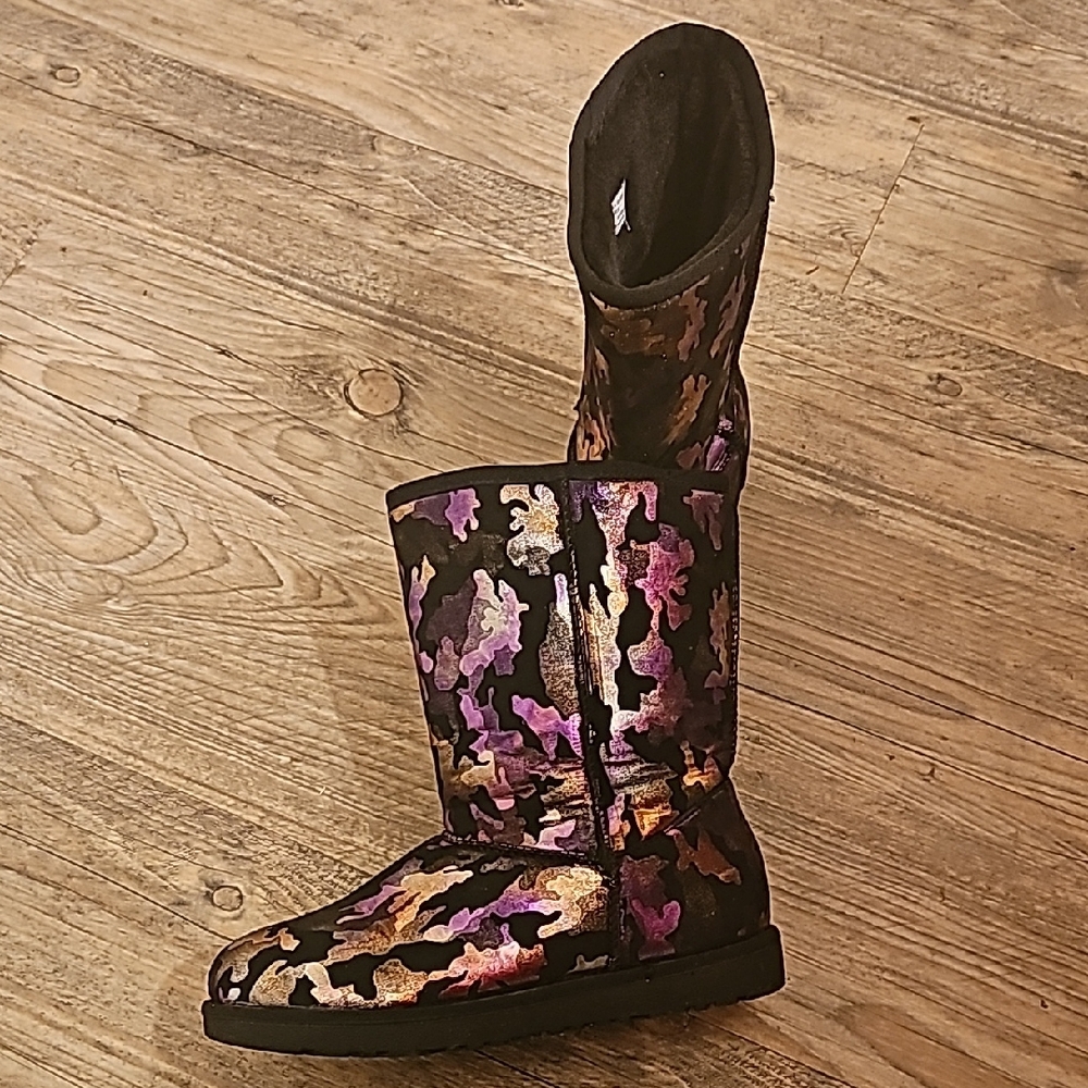 Stylish Women's Boots in Black and Purple